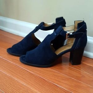 Navy blue Jack Roger's heels